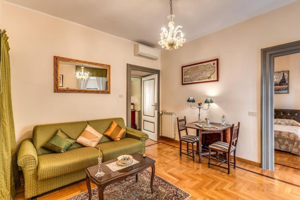 Apartment Adorable Flat By Barberini Trevi Fountain Rom
