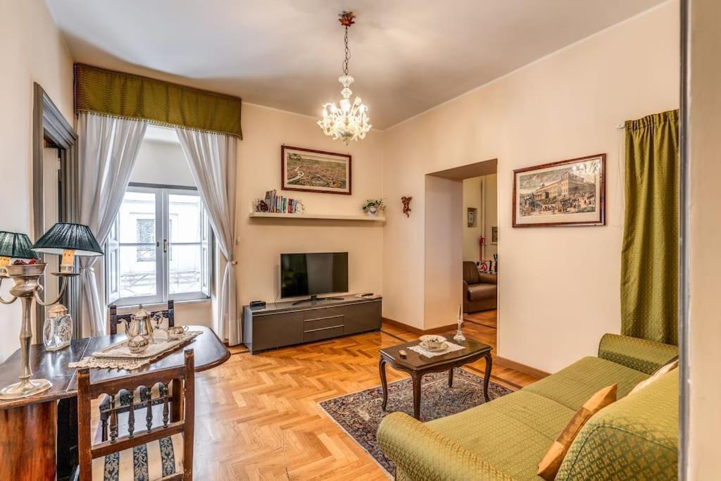 Adorable Flat By Barberini Trevi Fountain *
