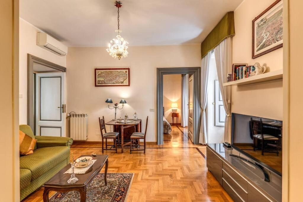 Apartment Adorable Flat By Barberini Trevi Fountain