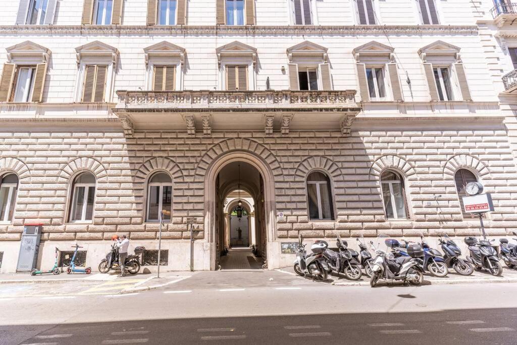 Adorable Flat By Barberini Trevi Fountain Apartment